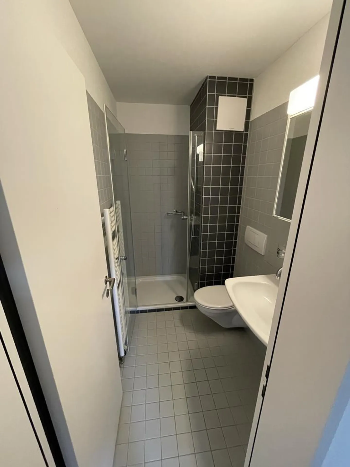 Appartement en attique de 4,5 pièces avec grande terrasse - Photo 3 sur 11