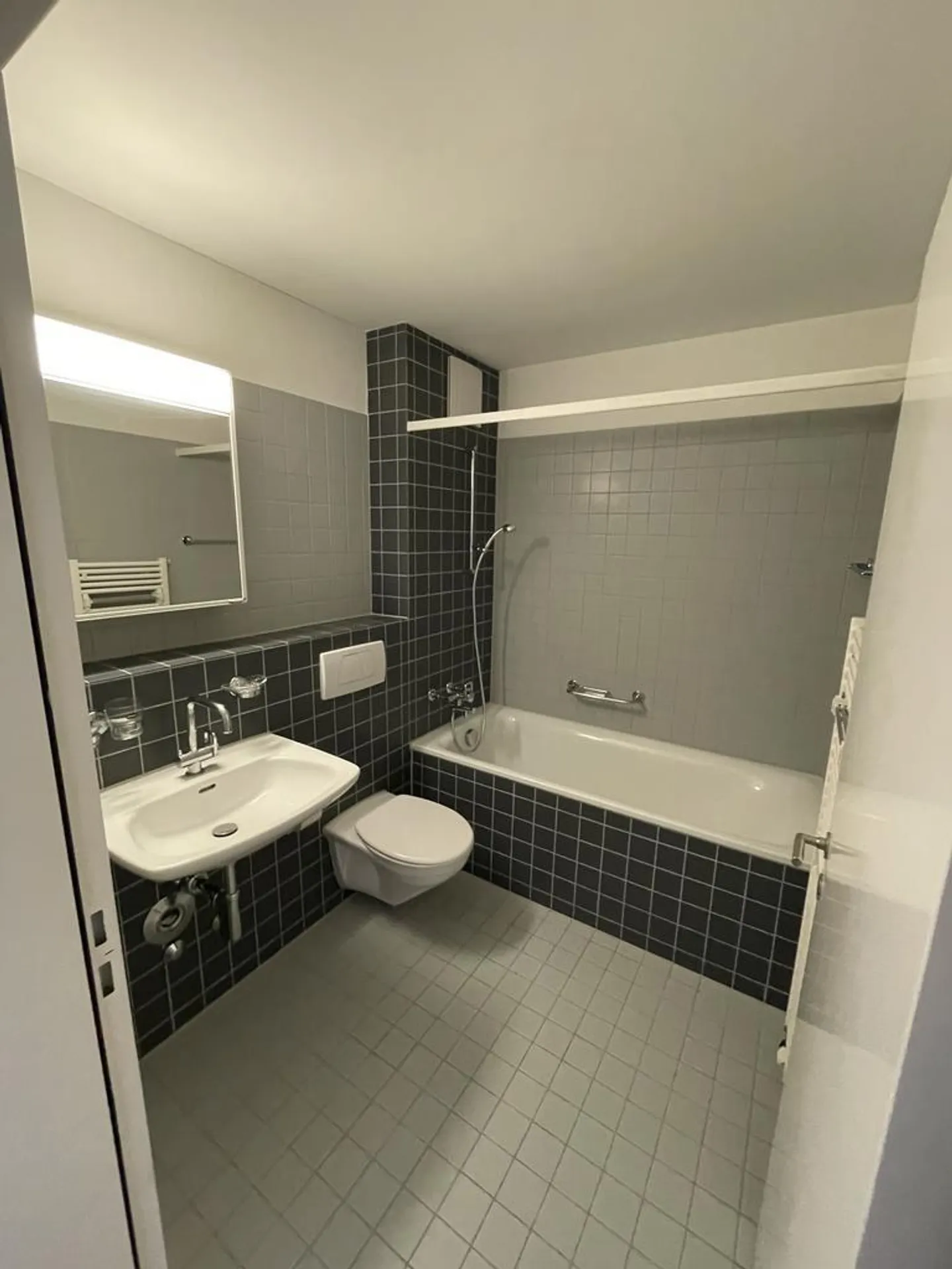 Appartement en attique de 4,5 pièces avec grande terrasse - Photo 2 sur 11