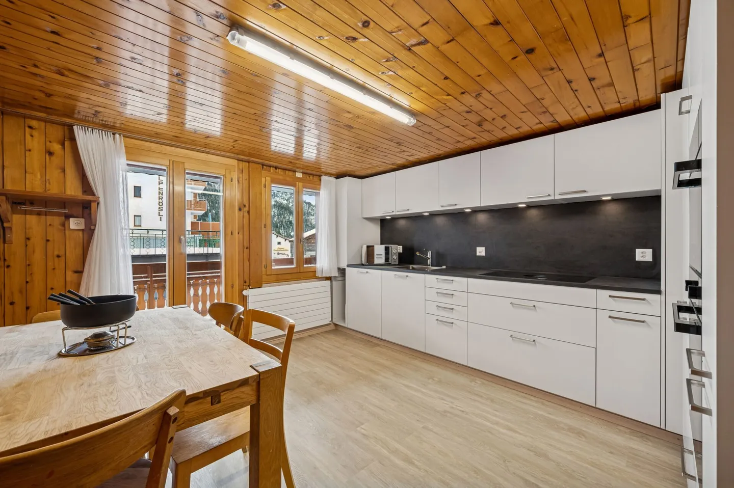 Appartement en étage de 4,5 pièces ensoleillé avec vue sur la vallée de la Matter - Photo 3 sur 13