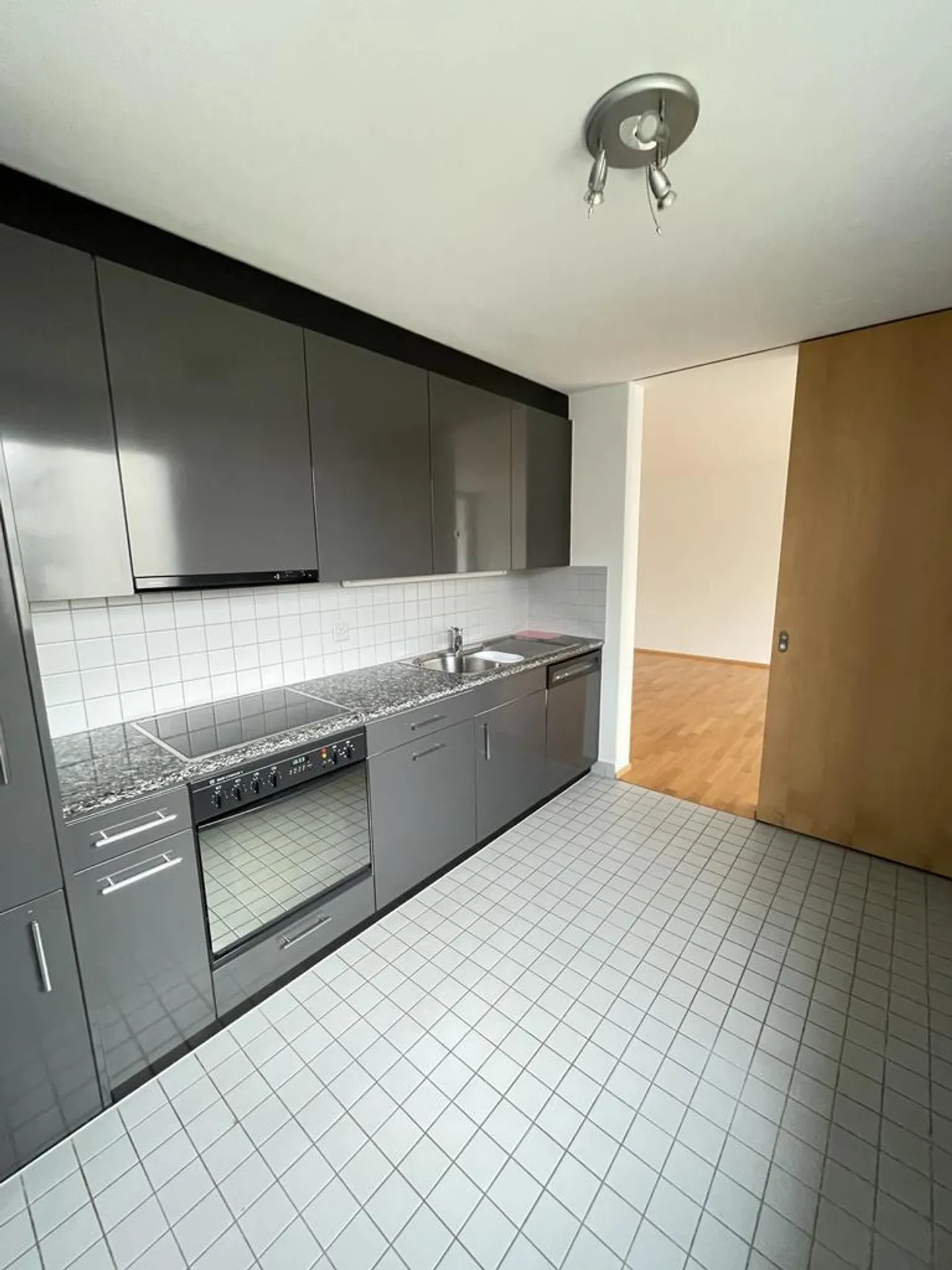 Appartement en attique de 4,5 pièces avec grande terrasse - Photo 4 sur 11
