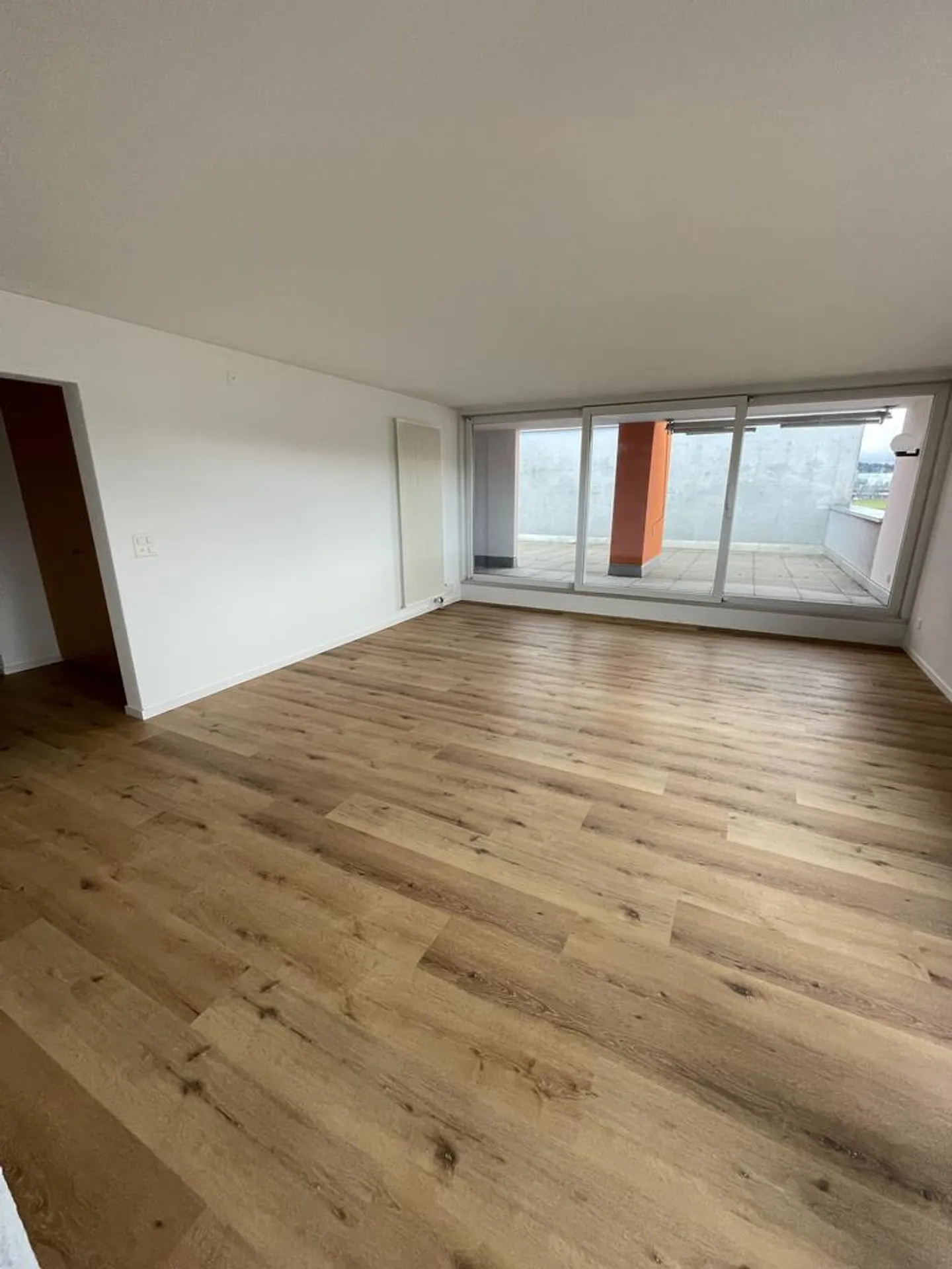 Appartement en attique de 4,5 pièces avec grande terrasse - Photo 5 sur 11