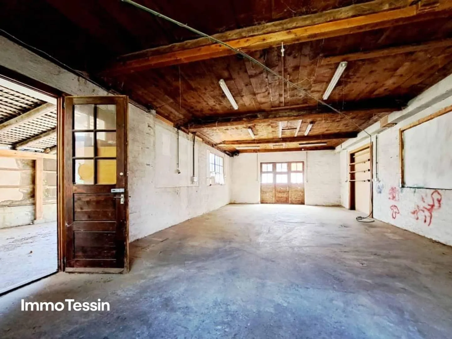 A raw diamond with waterfall view, limitless potential & wonder... - Photo 11 of 13