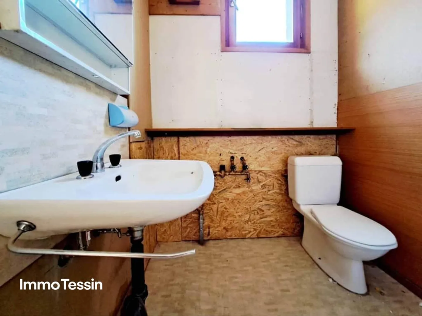 A raw diamond with waterfall view, limitless potential & wonder... - Photo 13 of 13