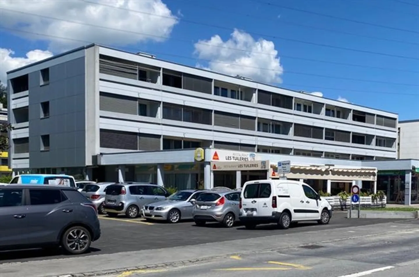 Exclusif, belle opportunité près de la station terminus M2, clientèle fidèle et régulière - Photo 1 sur 14