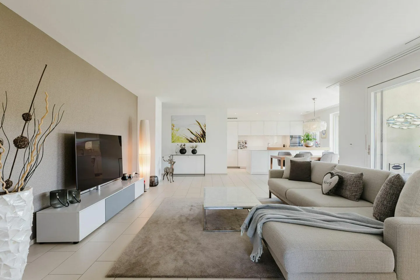 Modern, spacious 5.5-room garden apartment close to the center - Photo 3 of 10