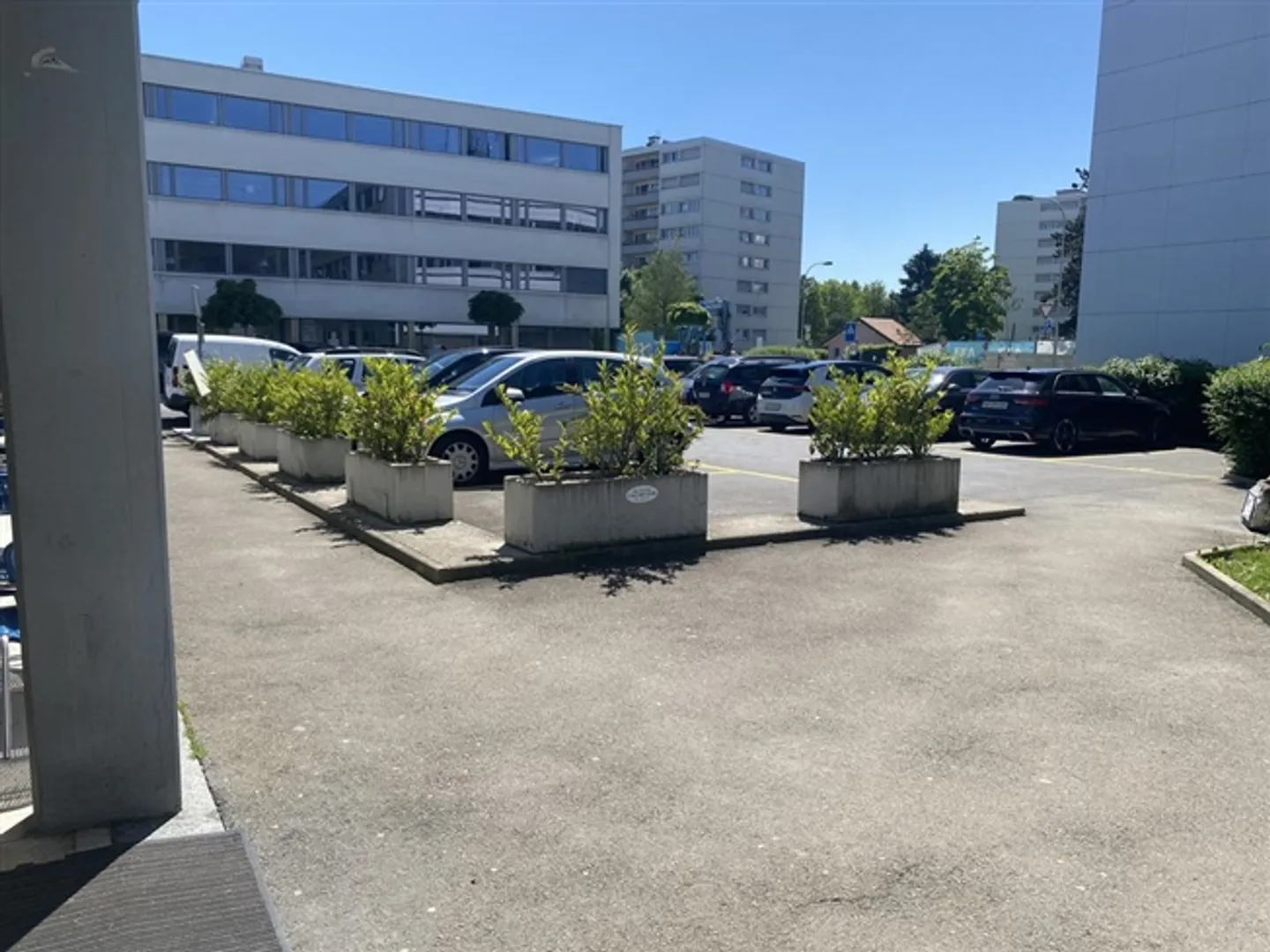 Exclusif, belle opportunité près de la station terminus M2, clientèle fidèle et régulière - Photo 2 sur 14