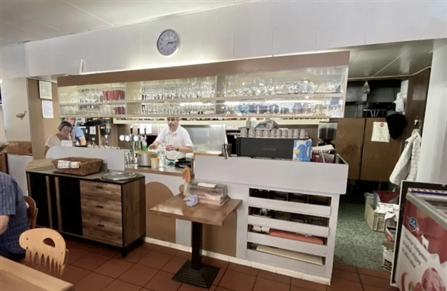 Exclusif, belle opportunité près de la station terminus M2, clientèle fidèle et régulière - Photo 6 sur 14