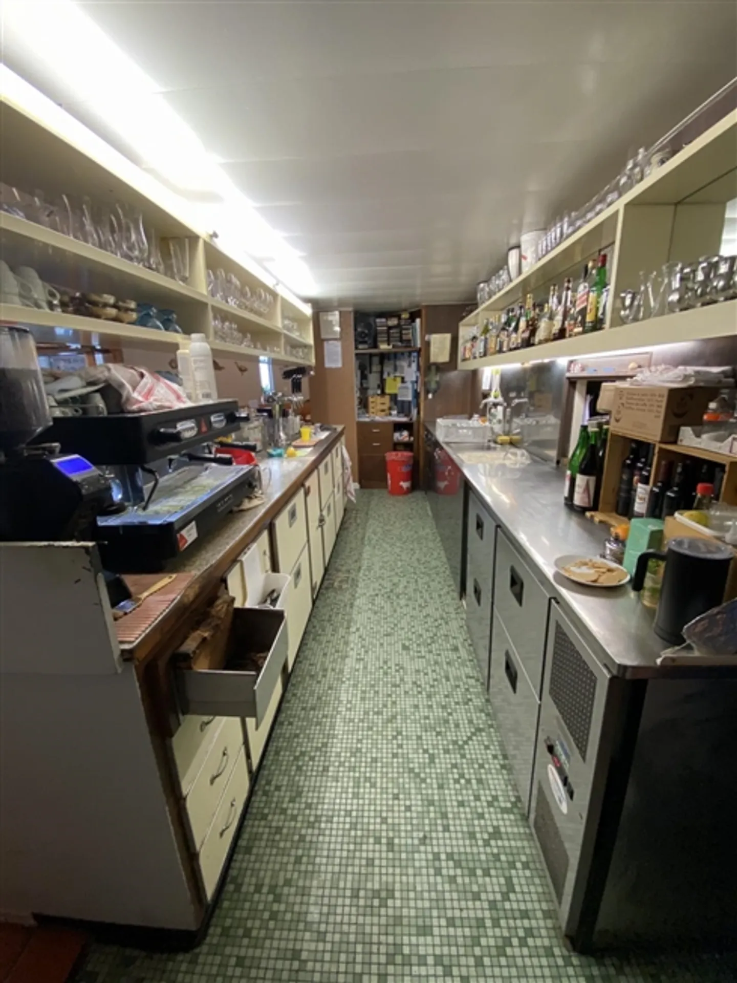 Exclusif, belle opportunité près de la station terminus M2, clientèle fidèle et régulière - Photo 13 sur 14