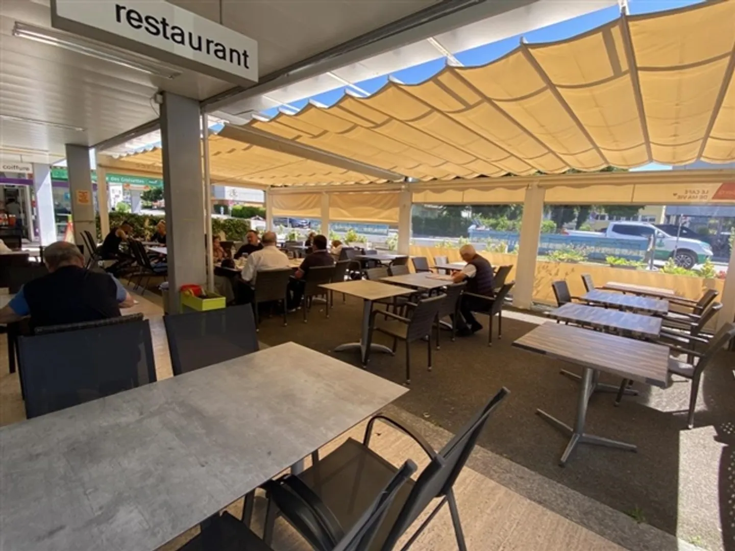 Exclusif, belle opportunité près de la station terminus M2, clientèle fidèle et régulière - Photo 3 sur 14