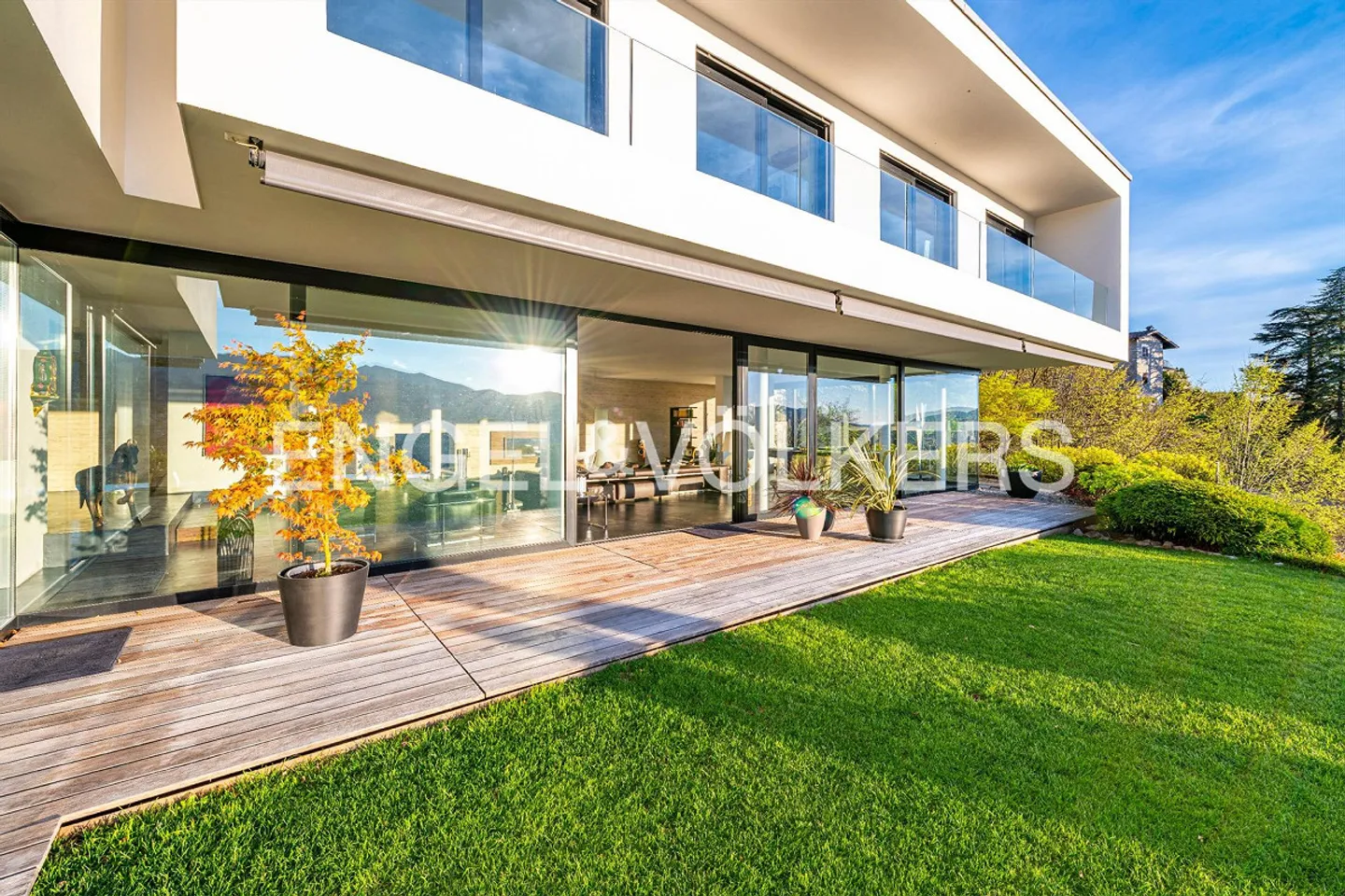 Exclusive Modern Villa with Pool and Lake View - Photo 4 of 9