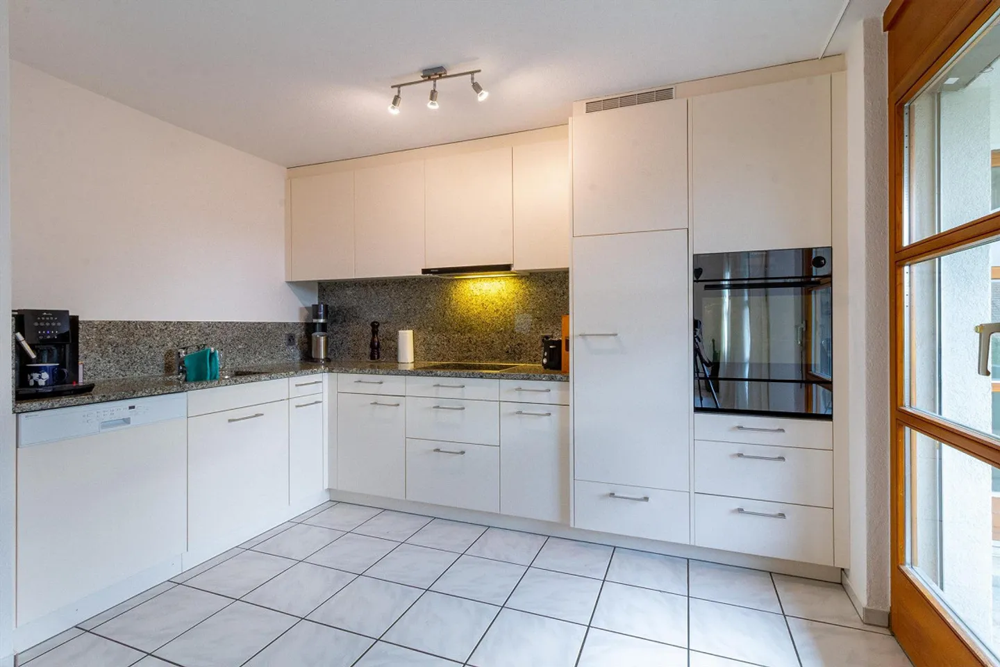 Appartamento 4.5 camere ben curato con giardino privato e pergola - Foto 1 di 18