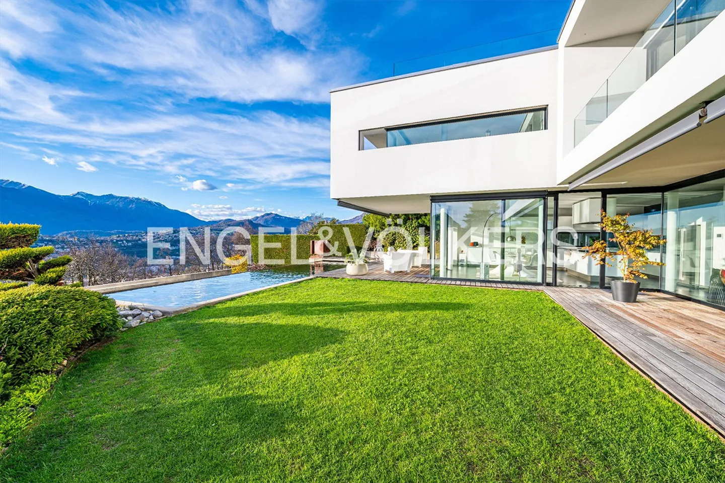 Exclusive Modern Villa with Pool and Lake View - Photo 5 of 9