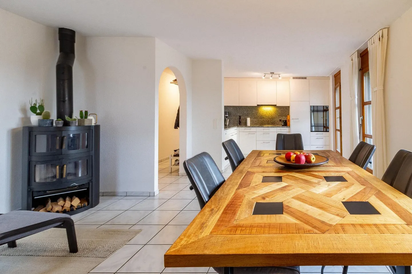 Appartamento 4.5 camere ben curato con giardino privato e pergola - Foto 5 di 18