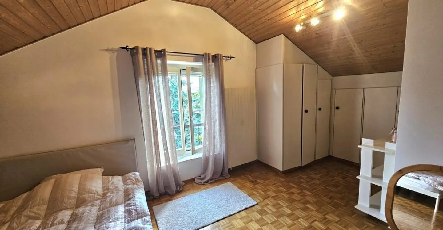 Furnished room with private bathroom at the host's place - Photo 3 of 4