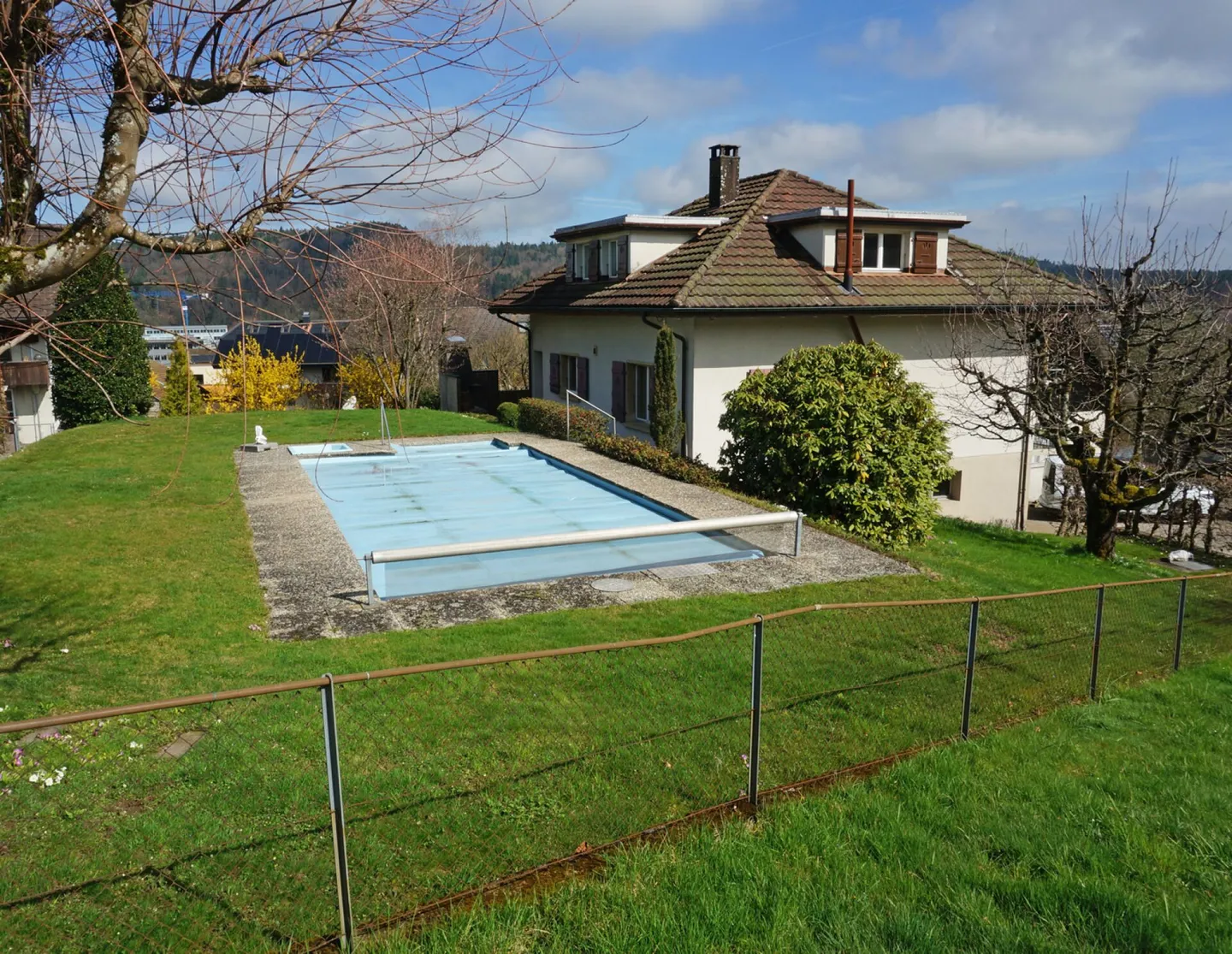 ...Wohnhaus mit Pool und grosser Werkstatt... - Foto 1 von 14