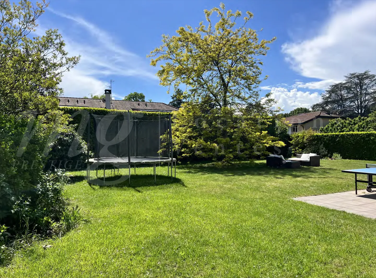 GRANDE CASA FAMILIARE INDIVIDUALE DI 375 m2 - RISTRUTTURATA - CON UN BEL GIARDINO A - Foto 11 di 13