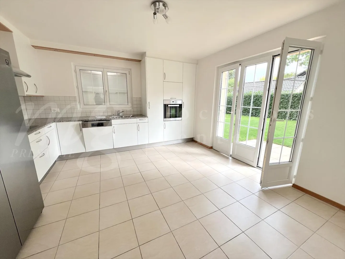 GRANDE CASA FAMILIARE INDIVIDUALE DI 375 m2 - RISTRUTTURATA - CON UN BEL GIARDINO A - Foto 12 di 13