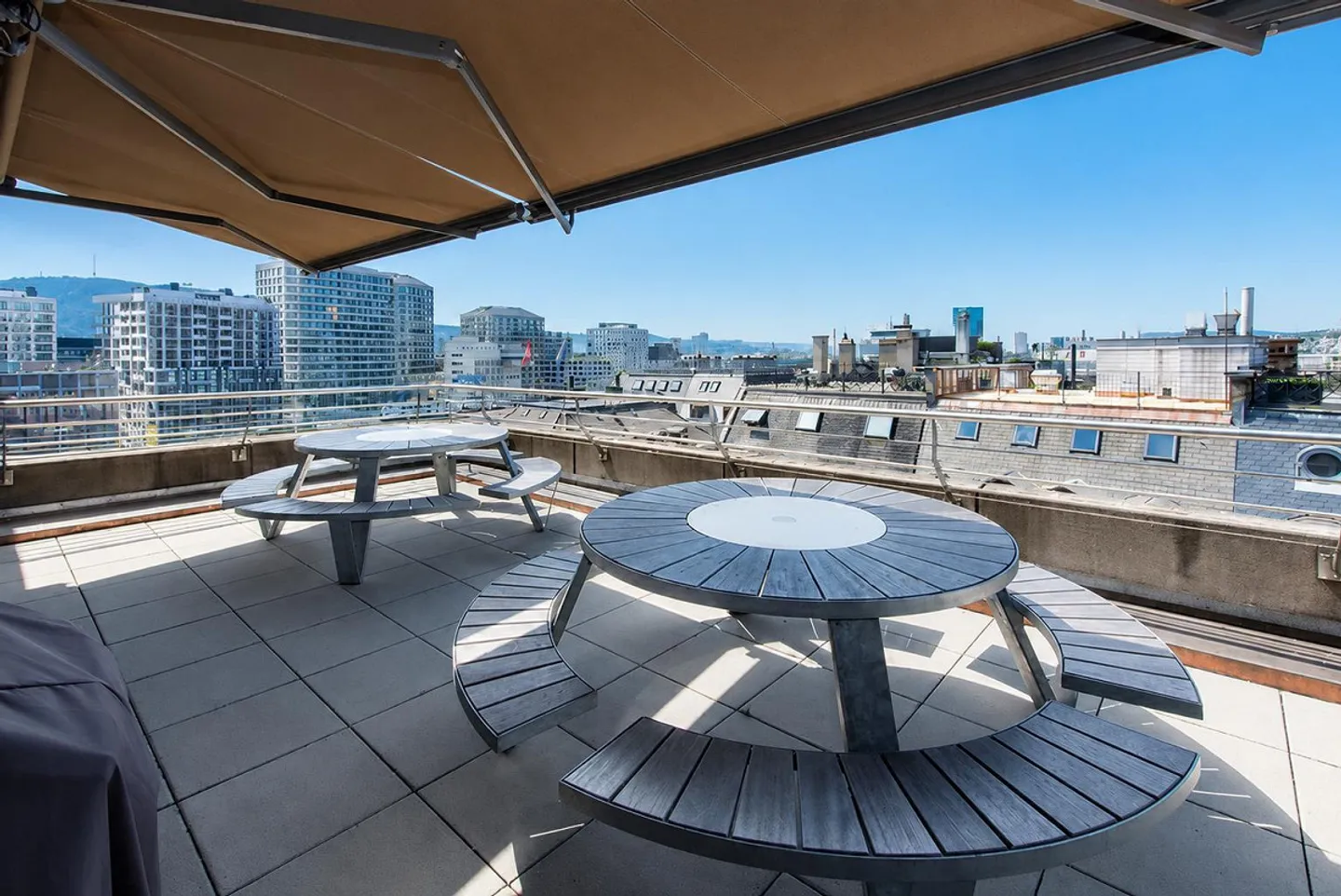 Stile di vita urbano incontra la stazione e quattro terrazze con vista! - Foto 2 di 9
