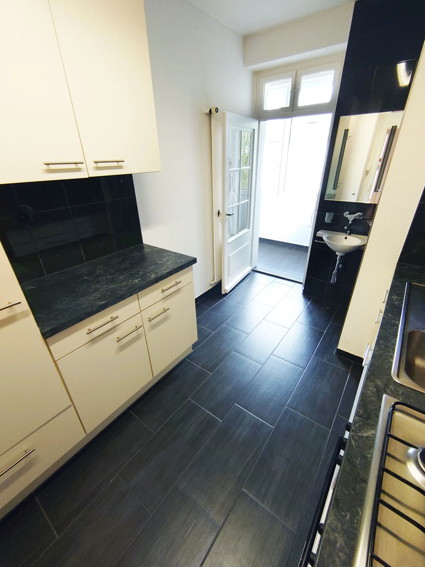 Apartment for rent - Photo 3 of 6
