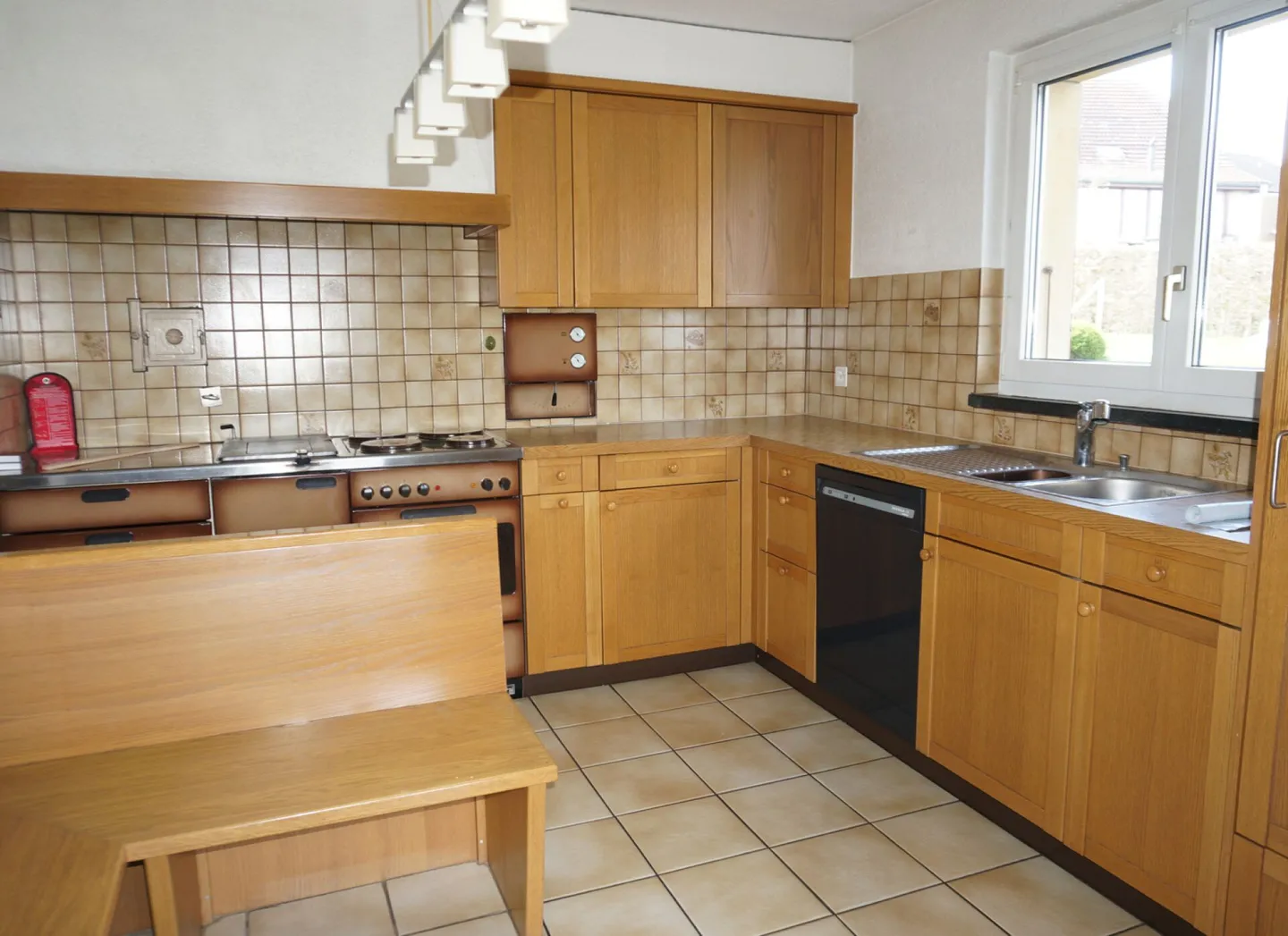 ...Wohnhaus mit Pool und grosser Werkstatt... - Foto 8 von 14