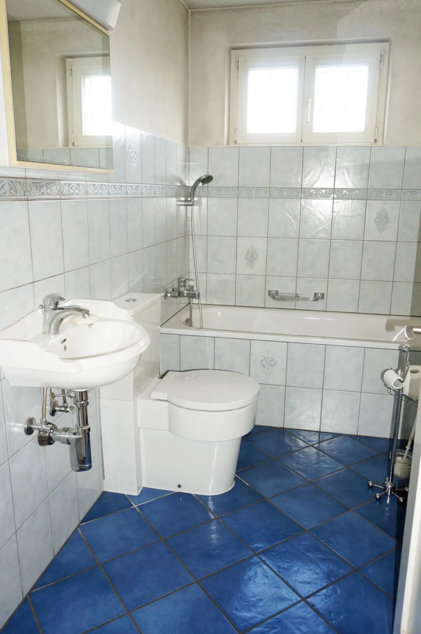 ...Wohnhaus mit Pool und grosser Werkstatt... - Foto 10 von 14