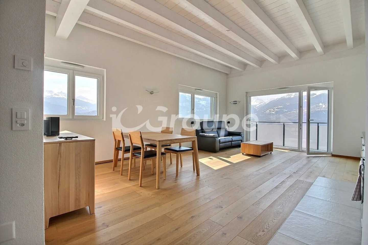 Attique élégant avec vue alpine - Photo 1 sur 13