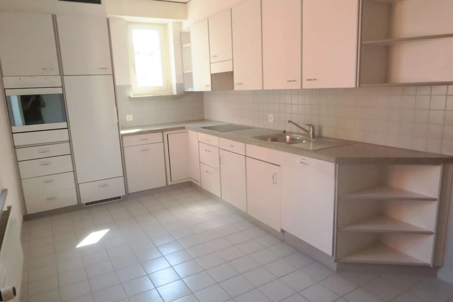 Chambre spacieuse et meublée dans un appartement partagé de 4 personnes (2ème étage, chambre 3) - Photo 6 sur 6