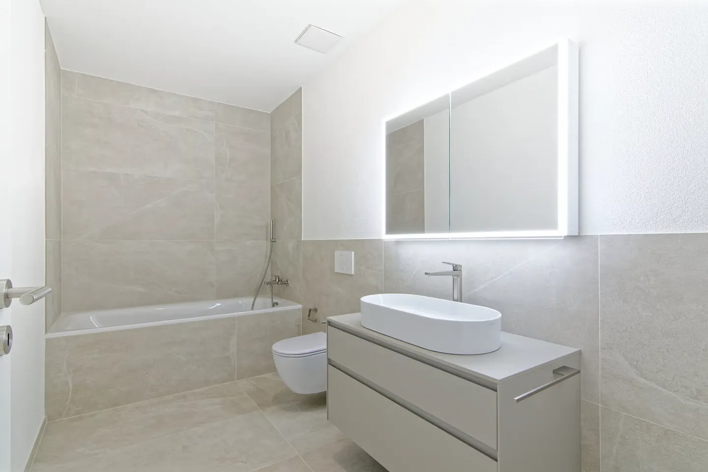 Première occupation - Appartement de 4,5 pièces au 1er étage avec vue dégagée - Photo 3 sur 13