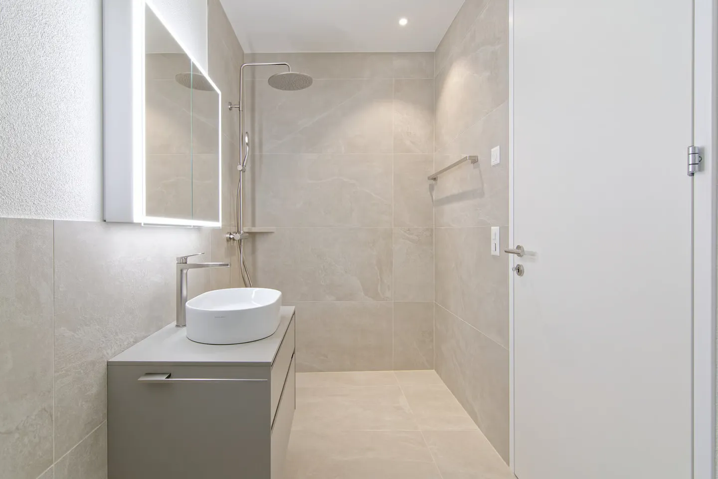 Première occupation - Appartement de 4,5 pièces au 1er étage avec vue dégagée - Photo 5 sur 13