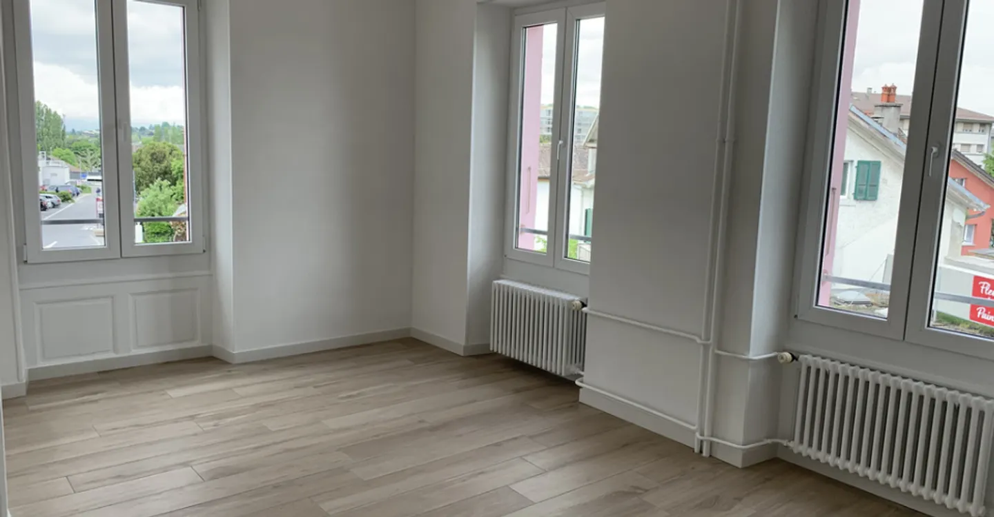 Under renovation, 2.5 rooms on the 1st floor, close to UNIL and EPFL - Photo 2 of 4