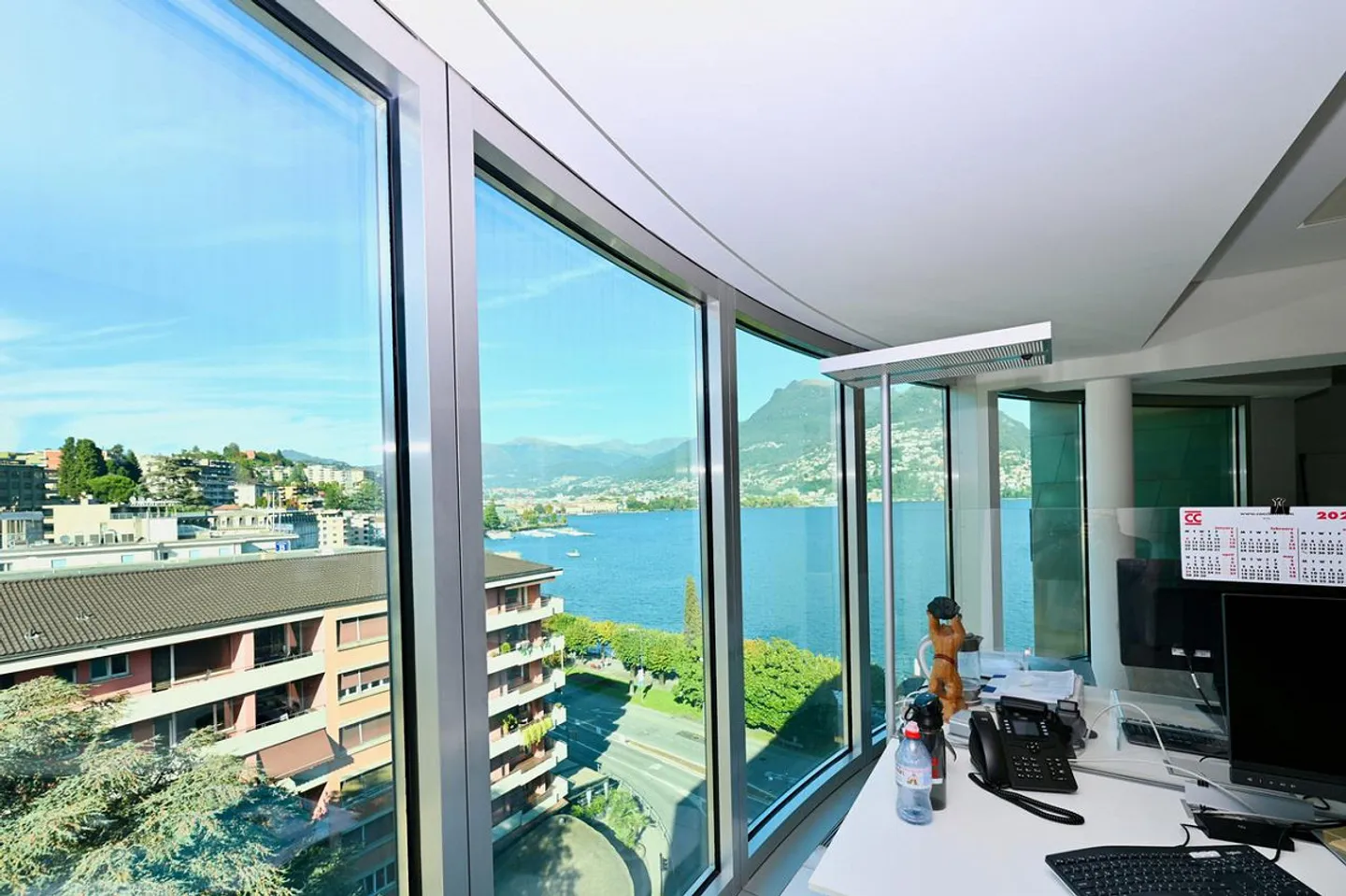 Appartamento con grande potenziale sulle rive del lago di Lugano - Foto 4 di 10