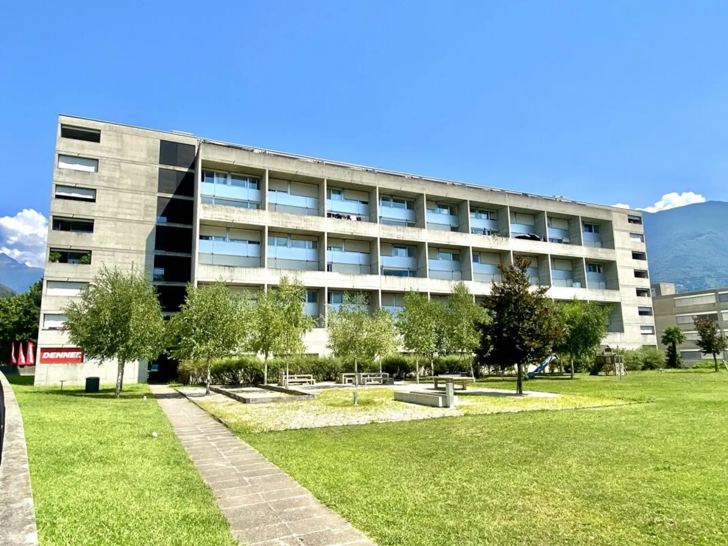 Bright 2.5-Room Apartment - Photo 2 of 20