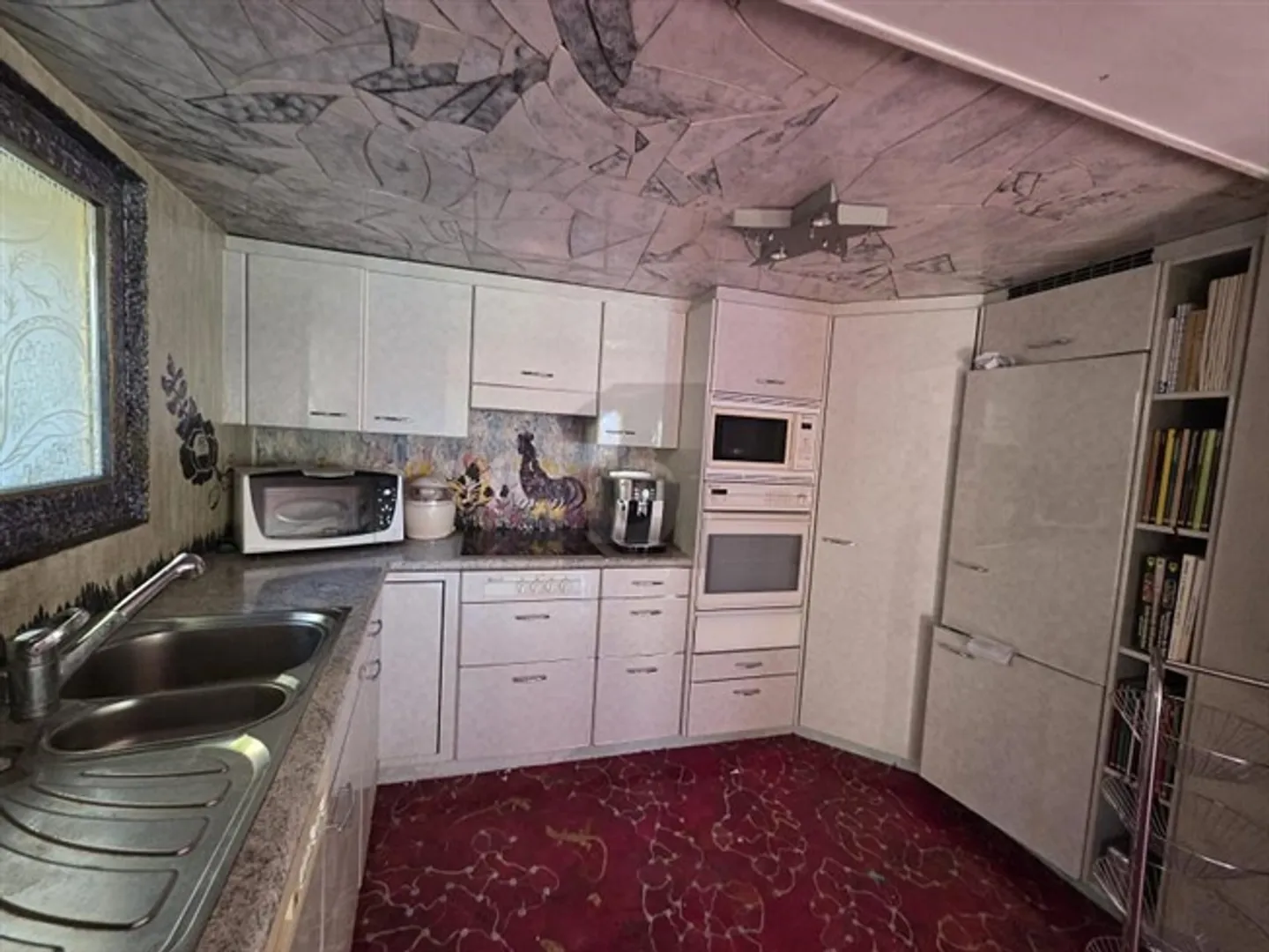 SPACIOUS AND SUNNY WITH A VIEW - Photo 2 of 5