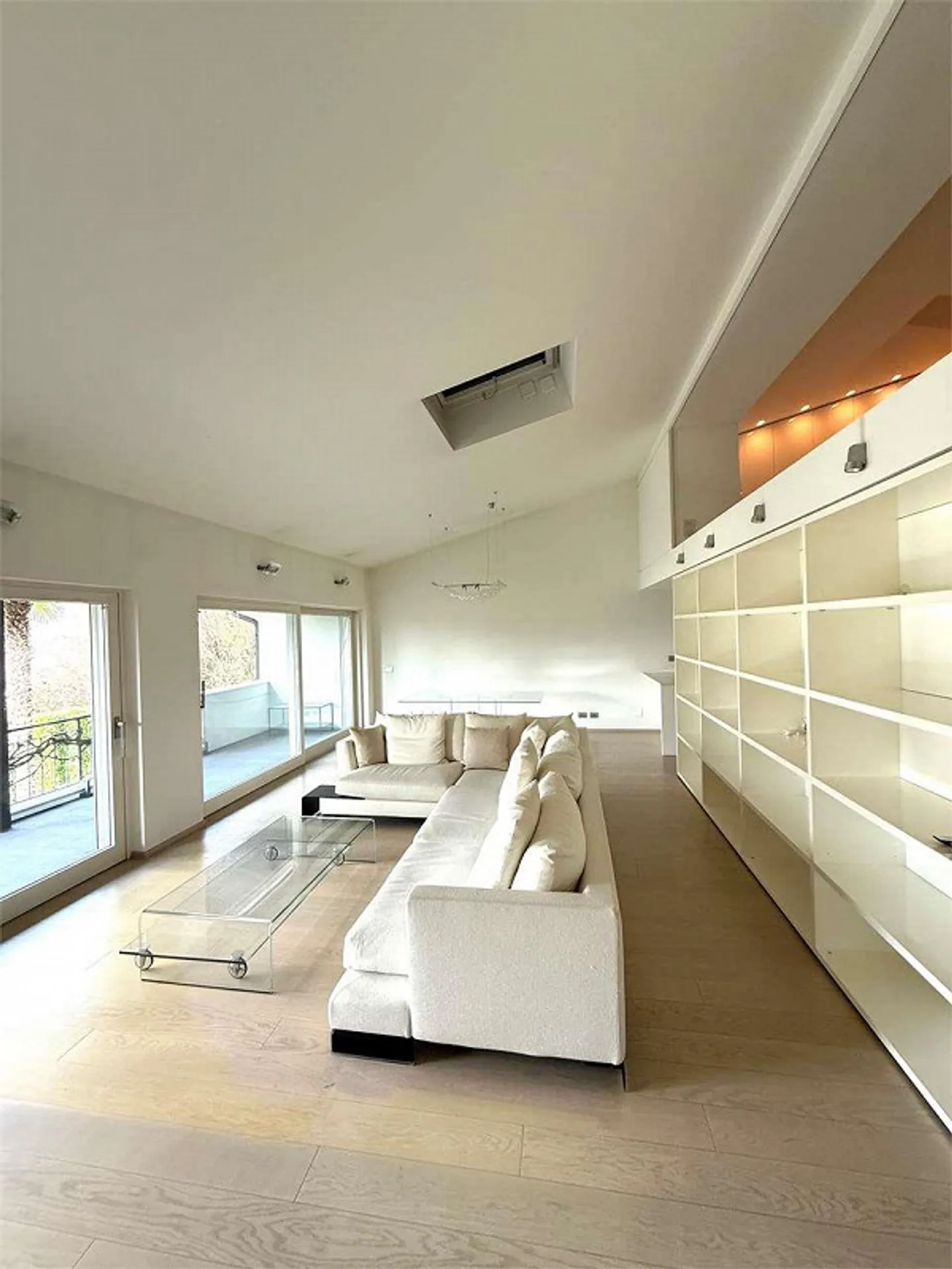 Morcote, Magnificent 2.5-Room Apartment with Pool and Access to - Photo 4 of 13