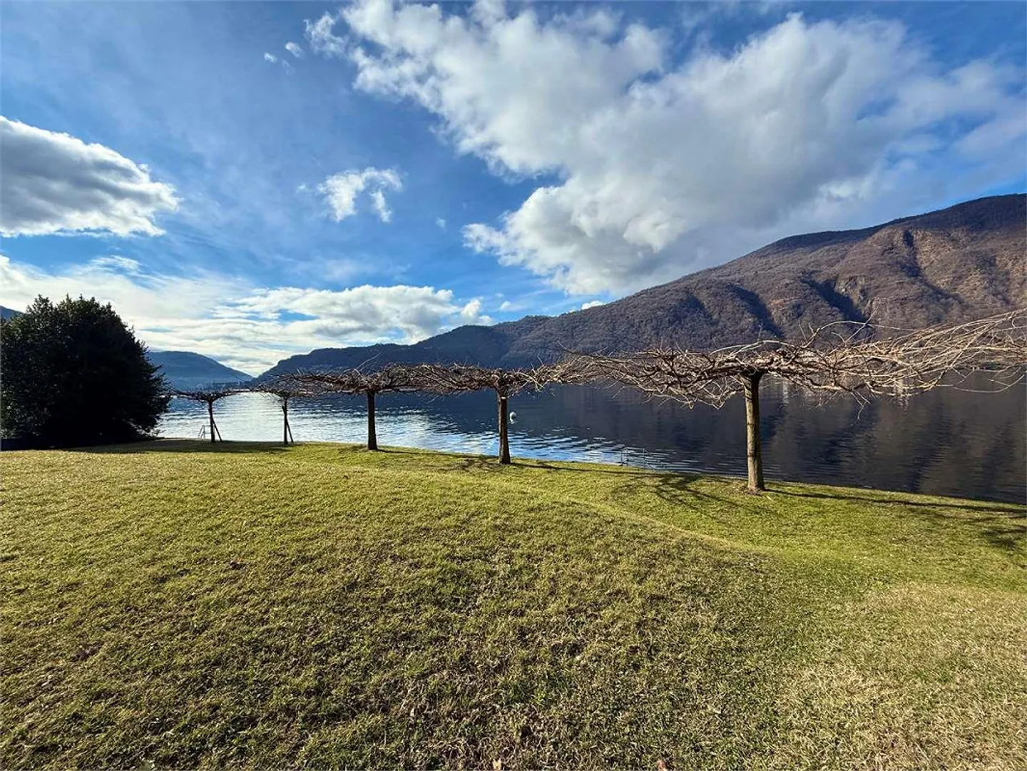 Morcote, Magnificent 2.5-Room Apartment with Pool and Access to - Photo 12 of 13