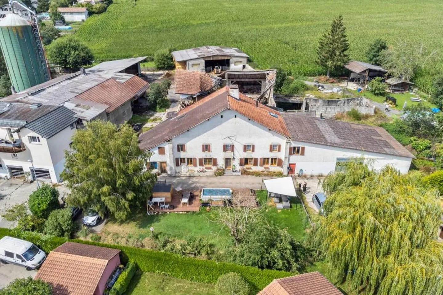 Contemporary property of 600 m² with panoramic view of the lake - Photo 1 of 10