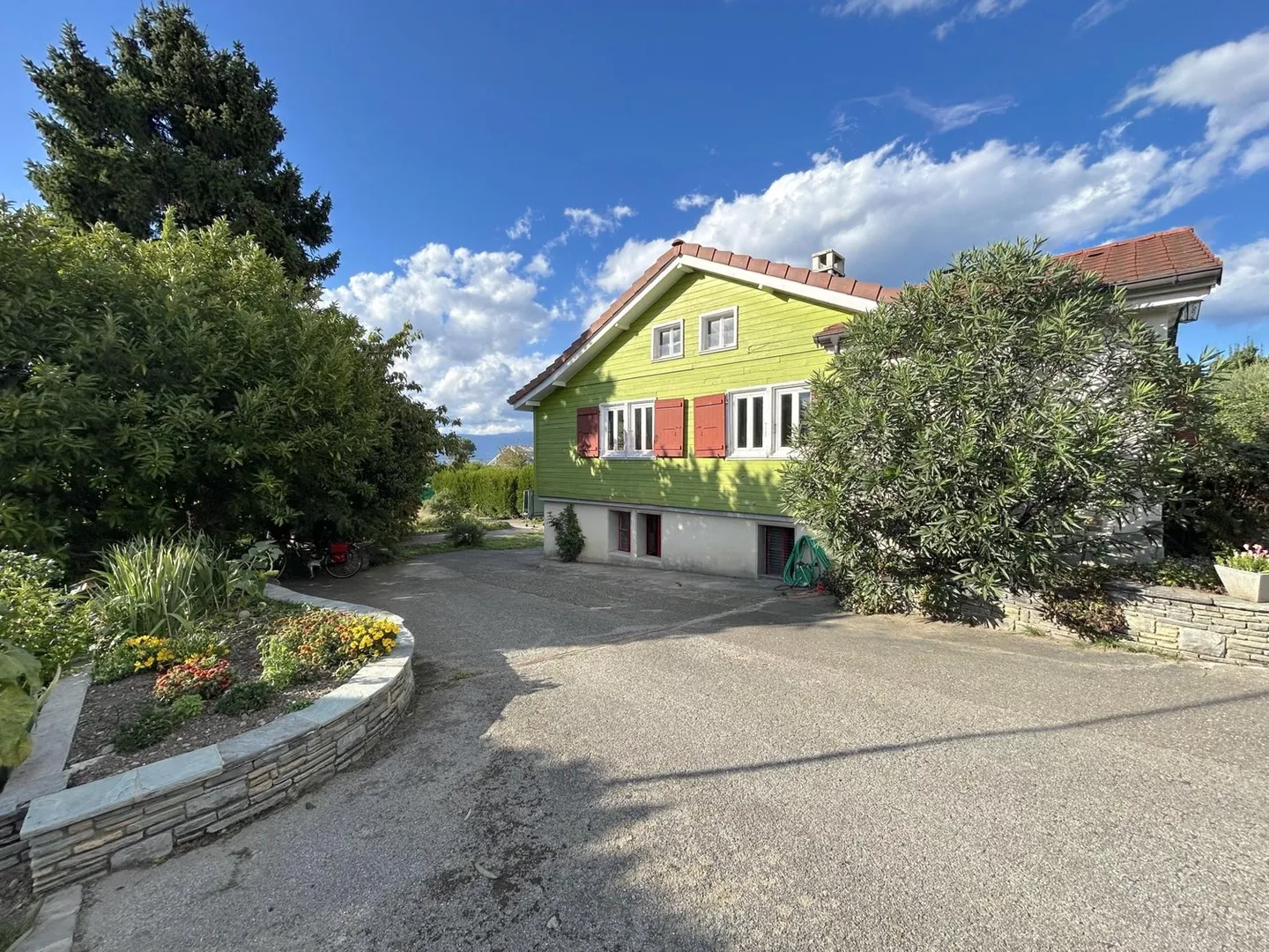 EXCLUSIVITY - Charming Villa with 6 Rooms for Renovation - Photo 2 of 10