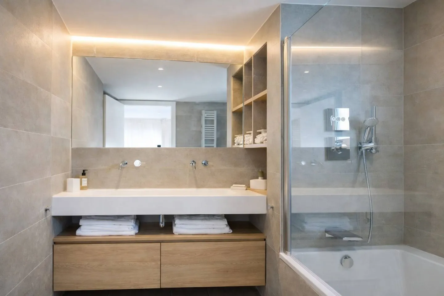 Exceptional apartment with panoramic views of the lake and the Alps - Photo 8 of 11