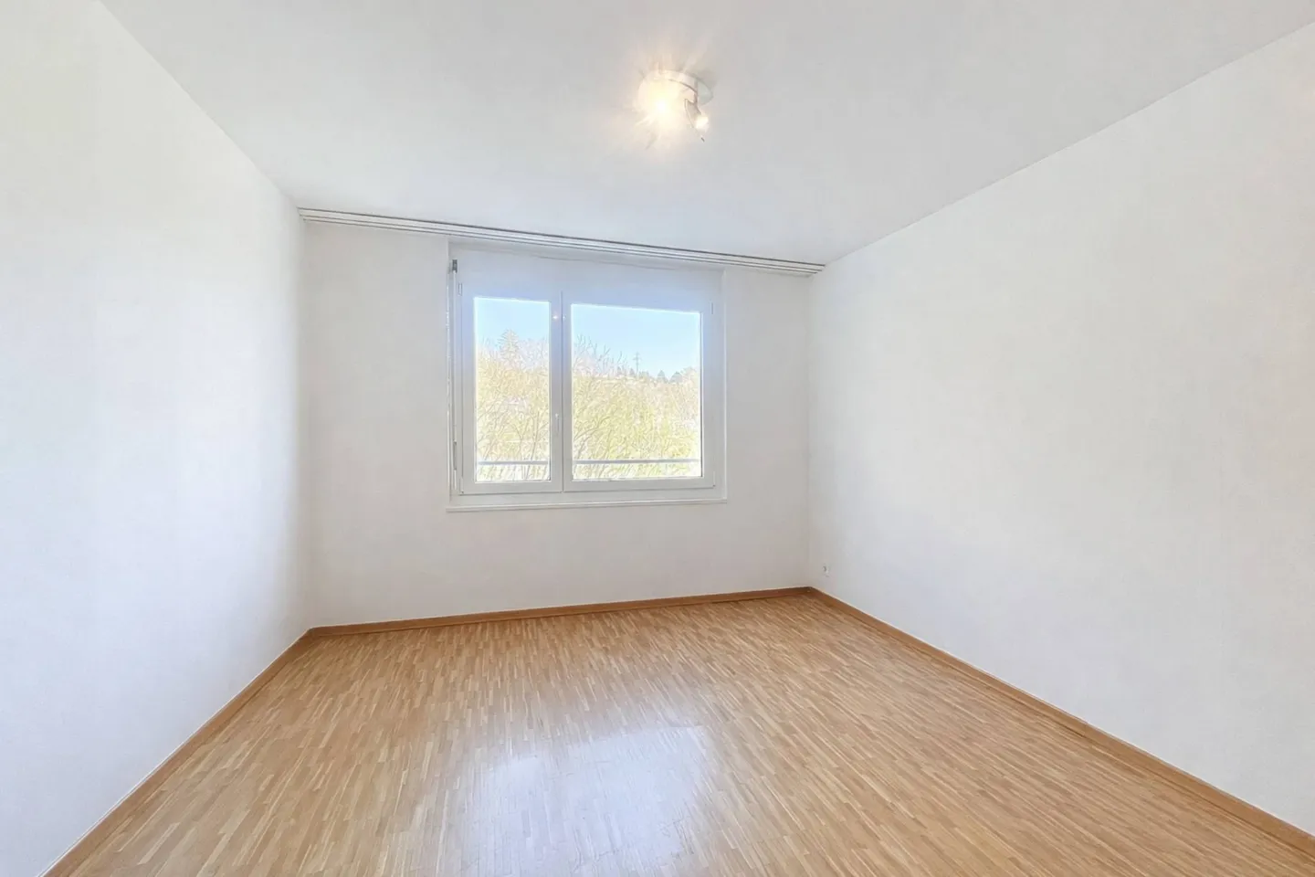 Exceptional apartment with panoramic views of the lake and the Alps - Photo 9 of 11