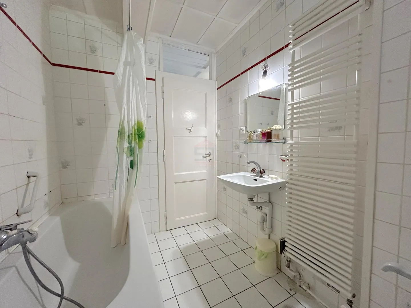EXCLUSIVITY - Charming Villa with 6 Rooms for Renovation - Photo 9 of 10