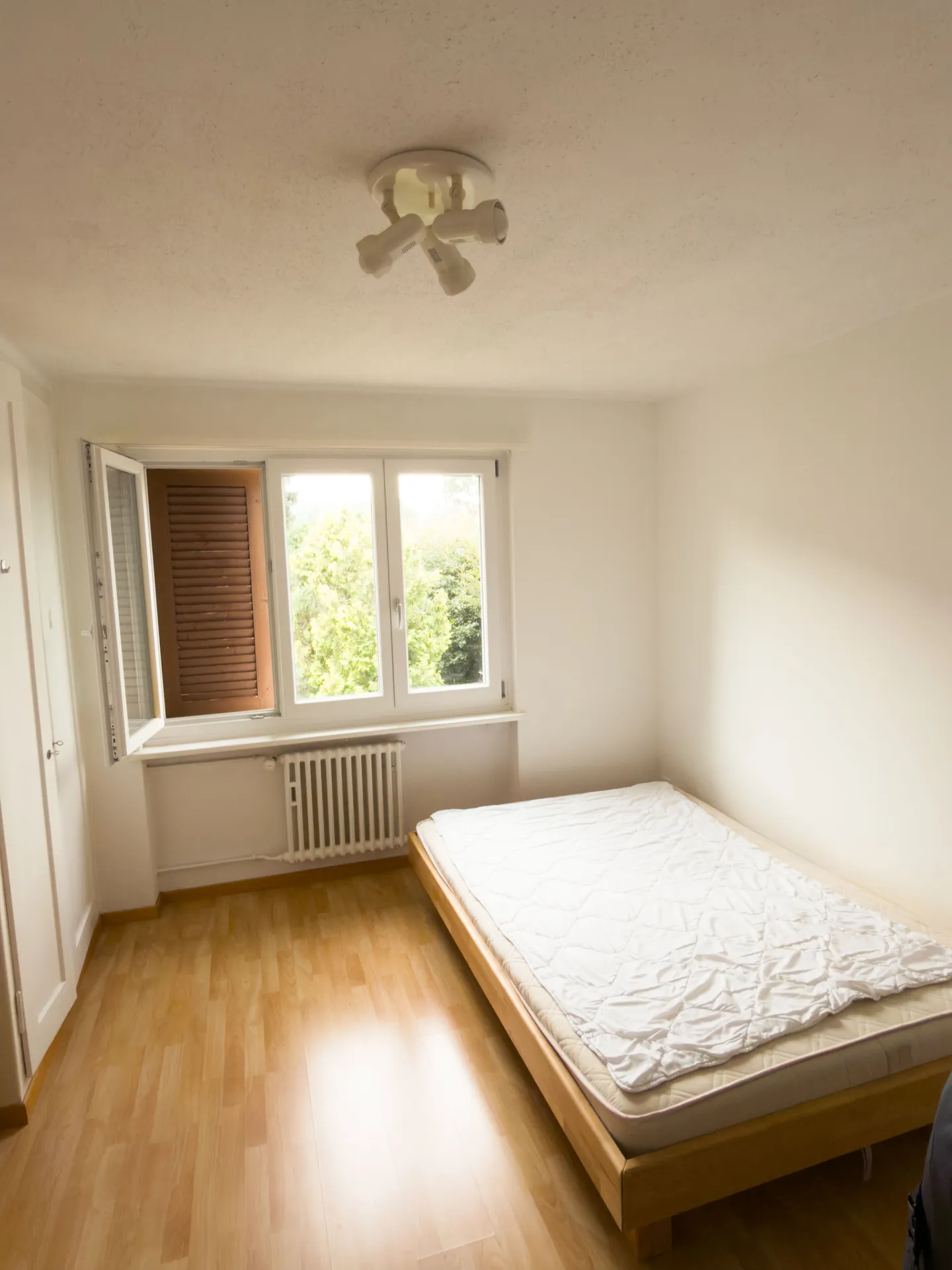 Apartment for rent - Photo 3 of 4