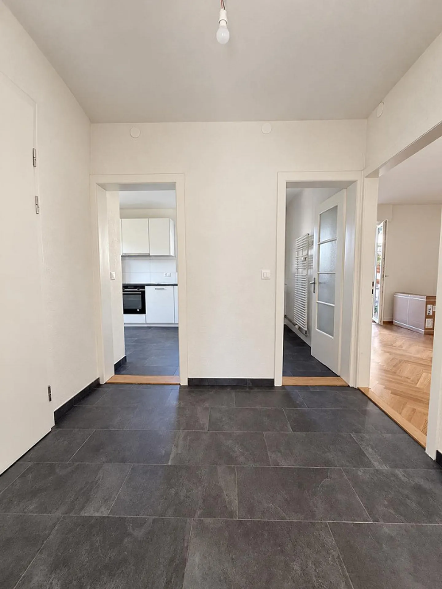 First occupancy - Stylishly renovated 3-room apartment with private garden - Photo 8 of 19
