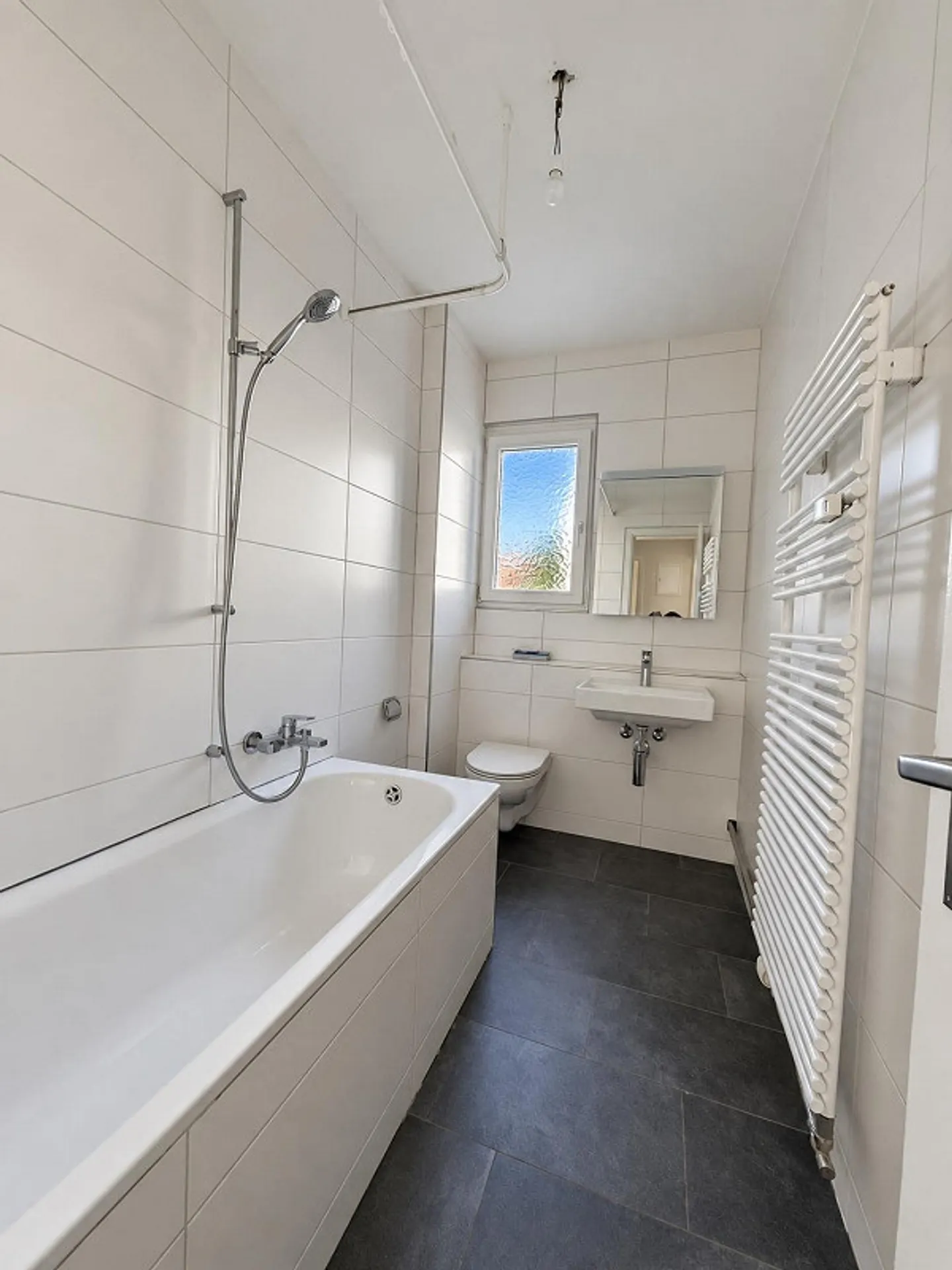 First occupancy - Stylishly renovated 3-room apartment with private garden - Photo 9 of 19