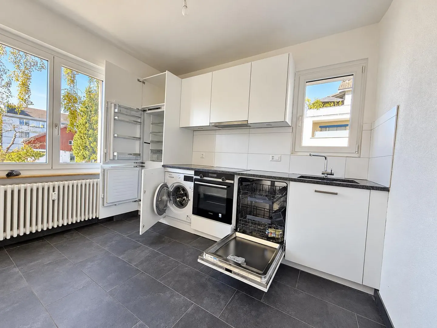 First occupancy - Stylishly renovated 3-room apartment with private garden - Photo 5 of 19
