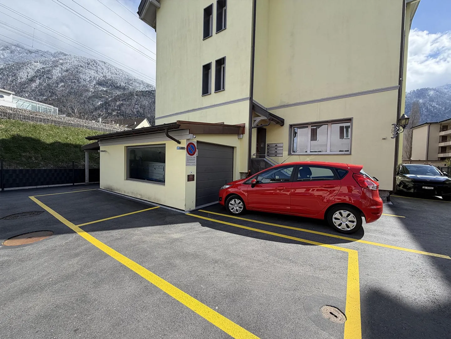 Posto auto scoperto - Foto 1 di 1