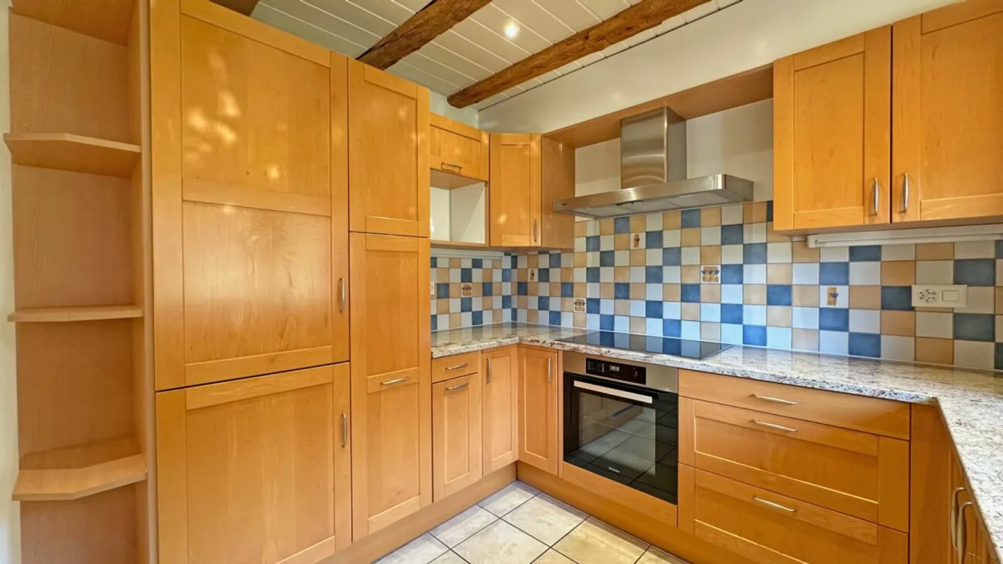Duplex in den Dachgeschossen mit 6,5 Zimmern und Charme. - Foto 8 von 26
