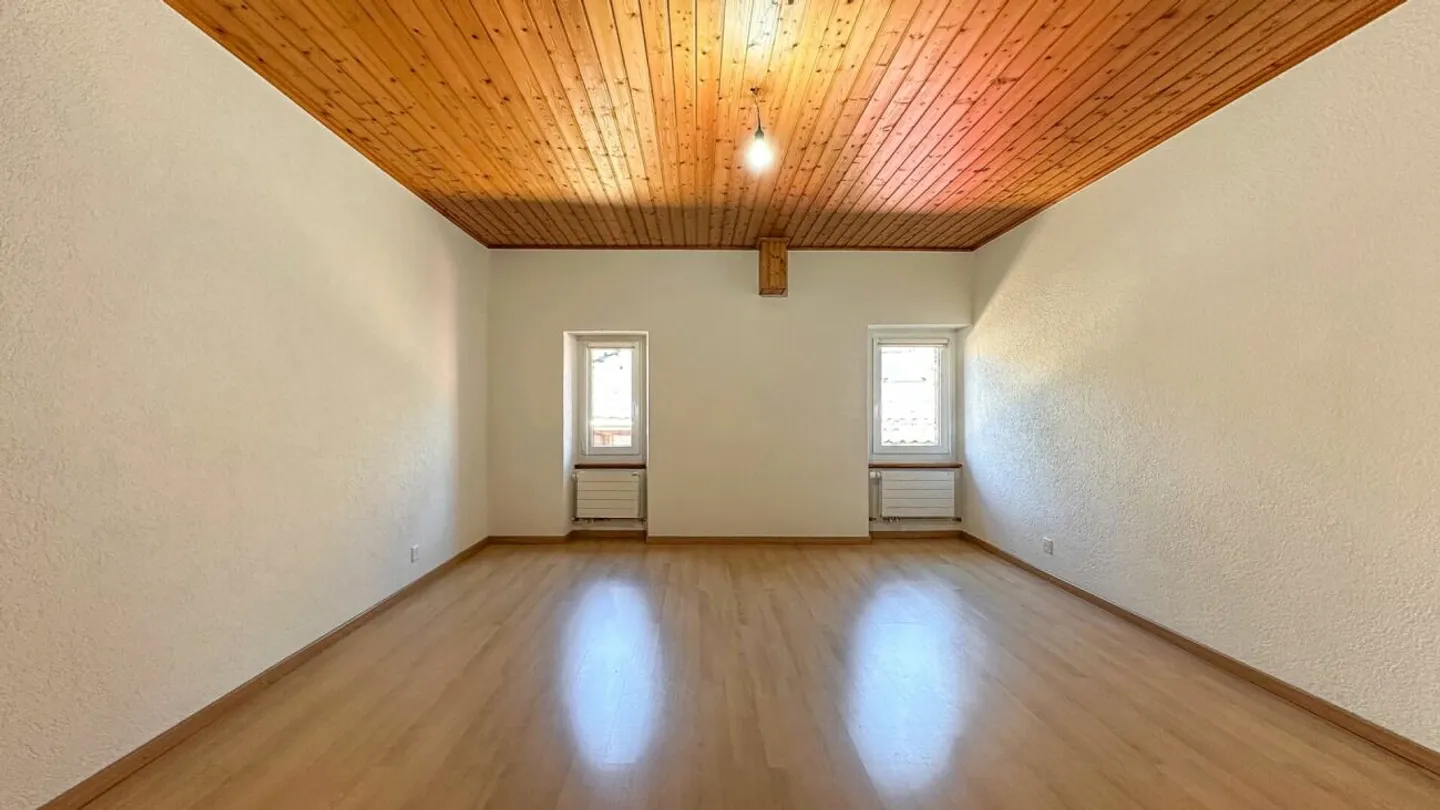 Duplex in den Dachgeschossen mit 6,5 Zimmern und Charme. - Foto 10 von 26