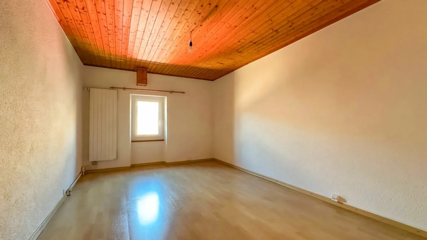 Duplex in den Dachgeschossen mit 6,5 Zimmern und Charme. - Foto 11 von 26