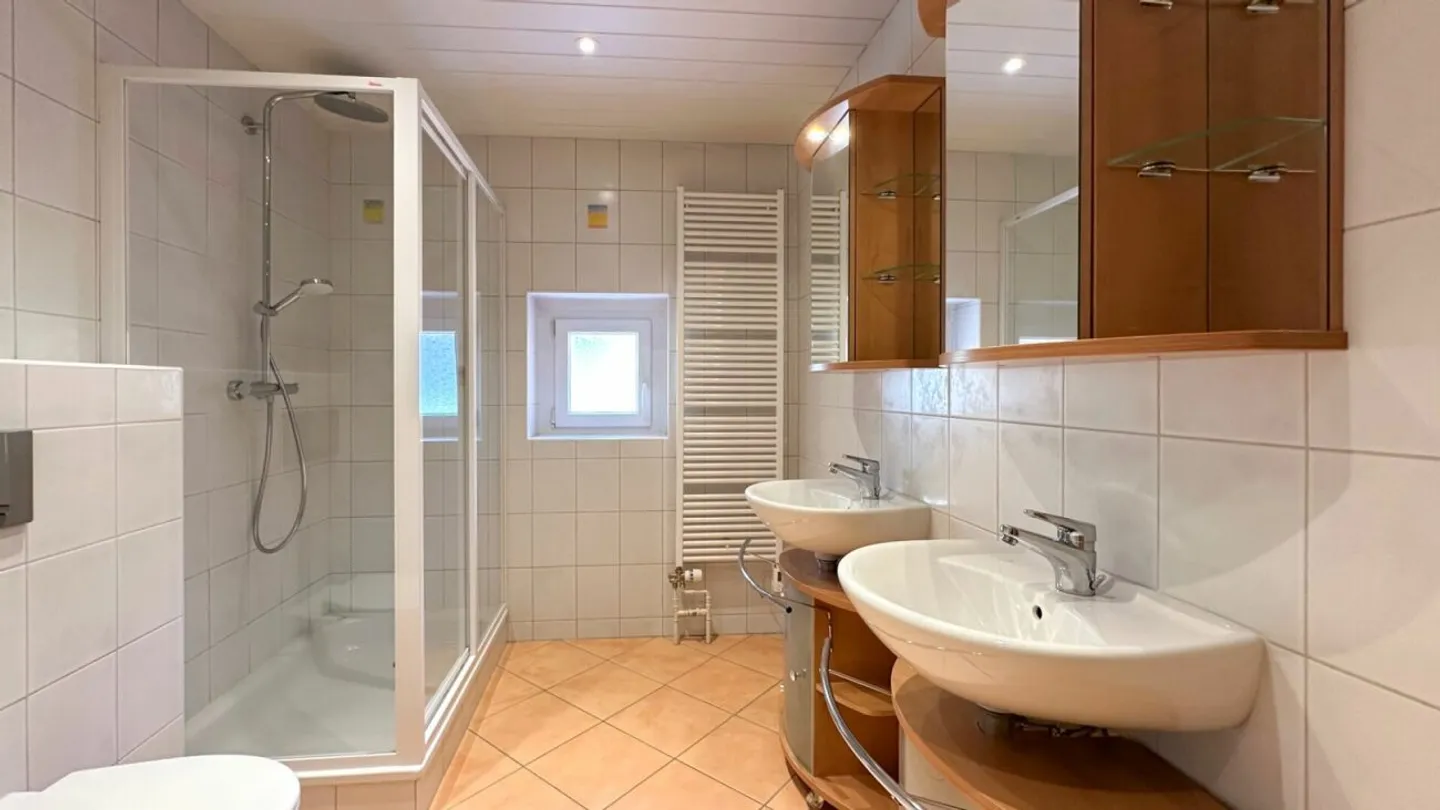 Duplex in den Dachgeschossen mit 6,5 Zimmern und Charme. - Foto 12 von 26