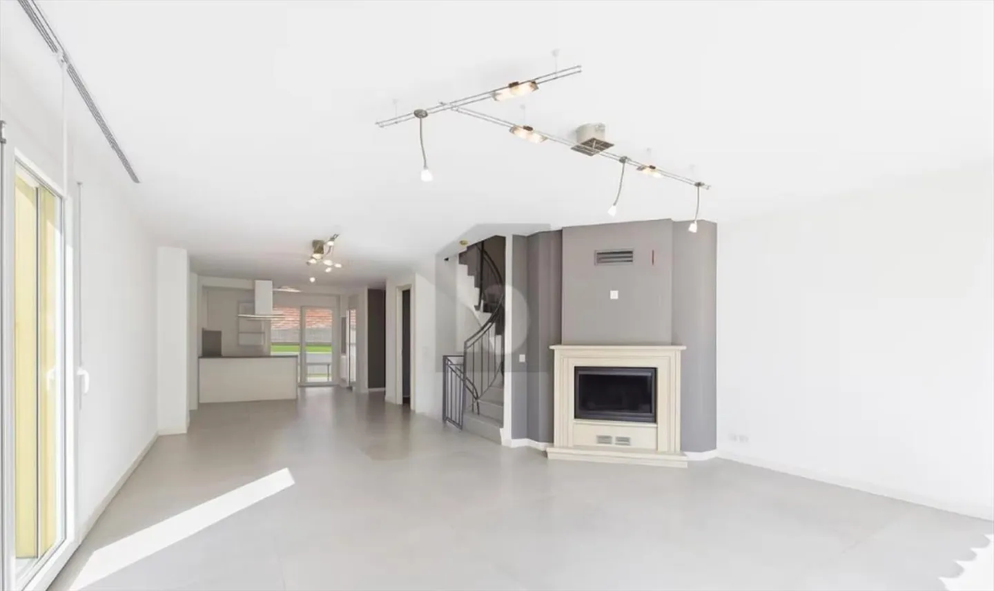 Casa contigua 6.5 stanze - Foto 2 di 10